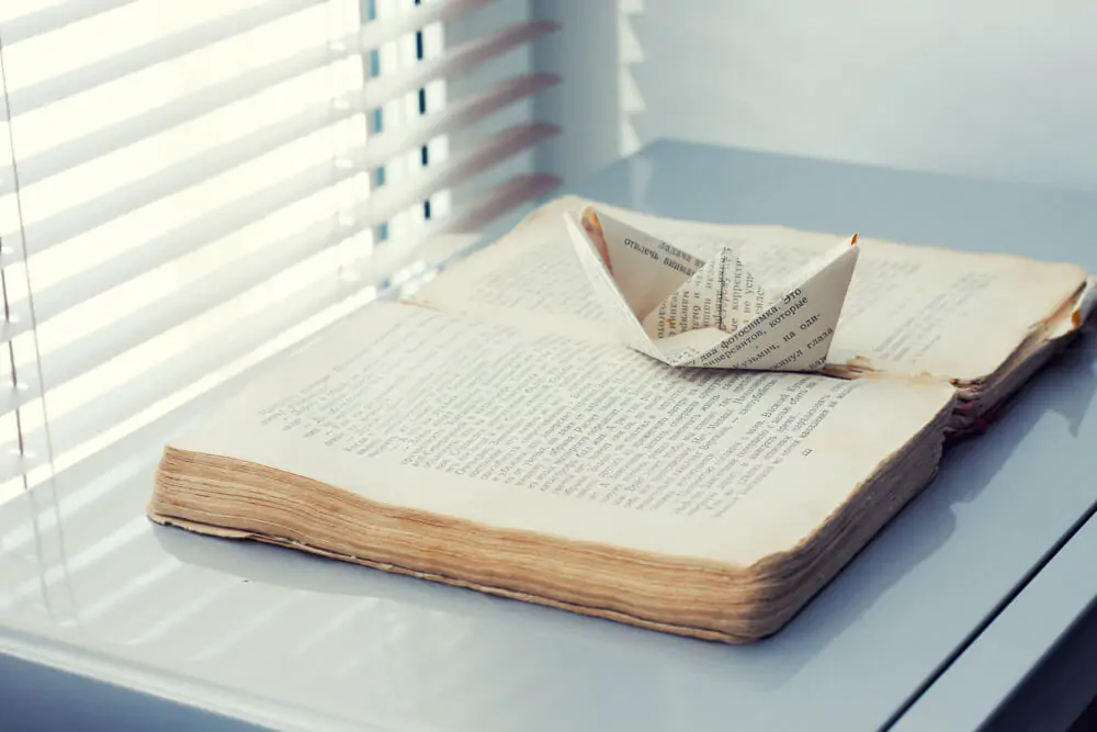 How many lines belong in a paragraph?